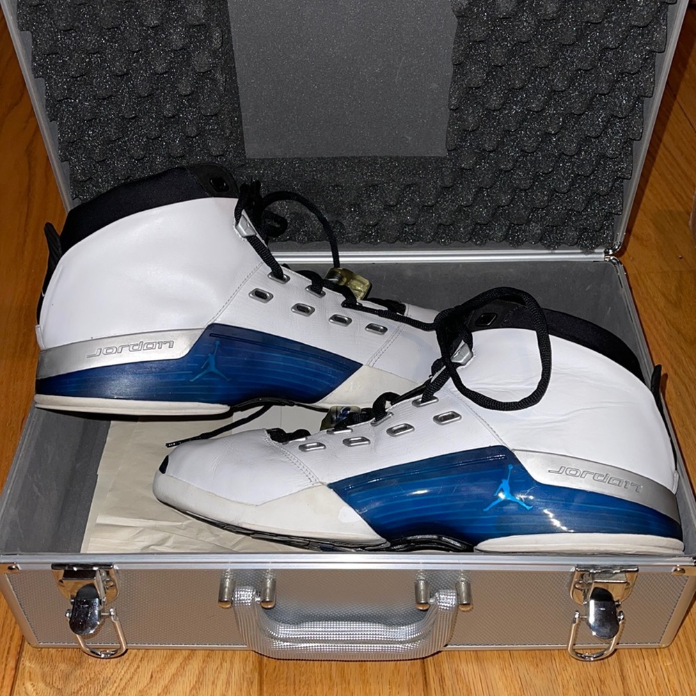 Air Jordan XVII 17 size 13 with original box, briefcase, 100% authentic